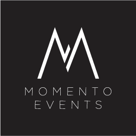 Logo fondo negro momento events